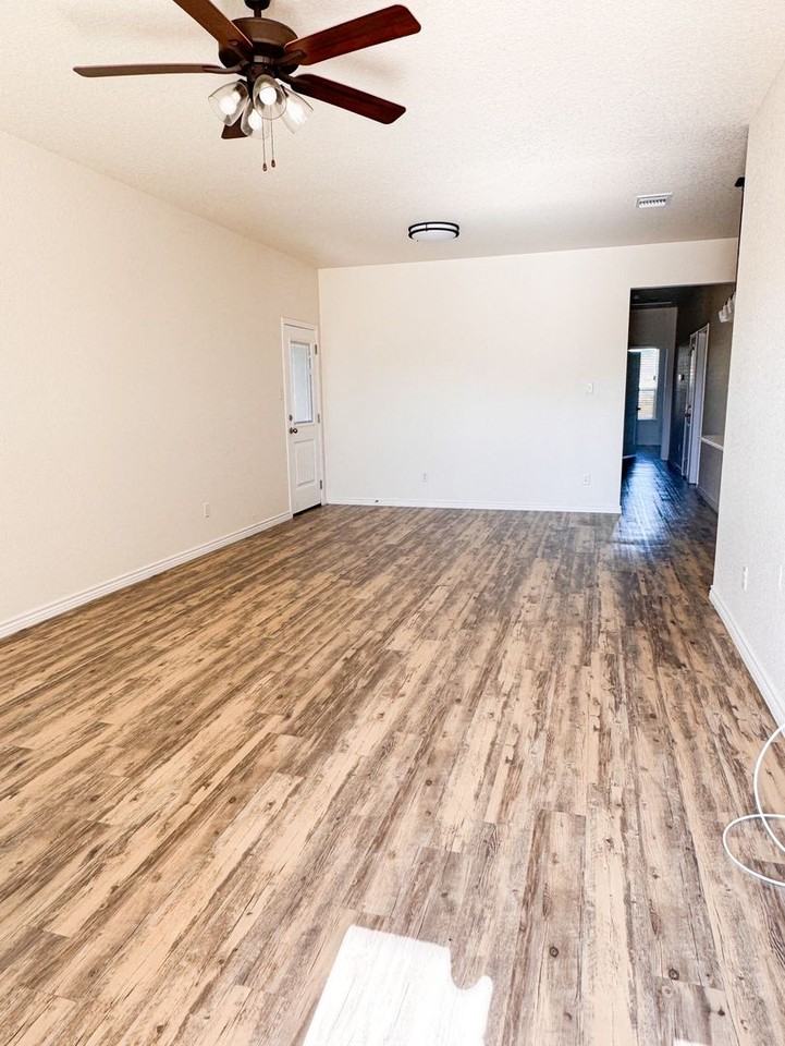 4913 Rose Garden Loop - Photo 2 of 12