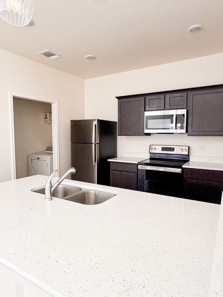 4913 Rose Garden Loop - Photo 3 of 12