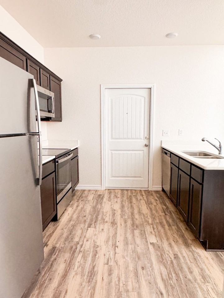 4913 Rose Garden Loop - Photo 4 of 12