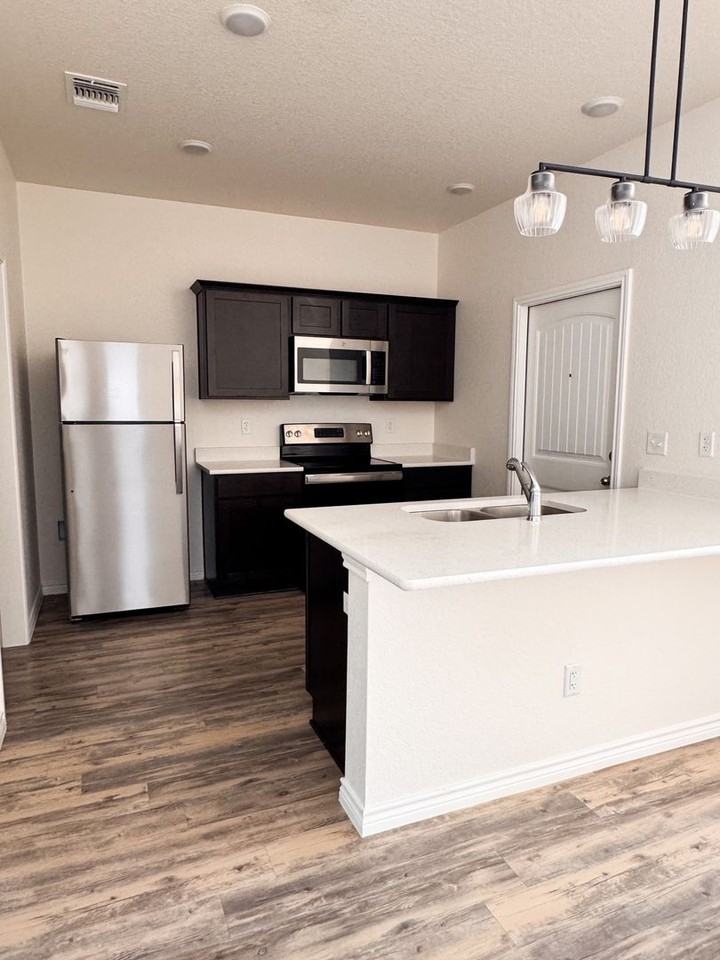 4913 Rose Garden Loop - Photo 5 of 12