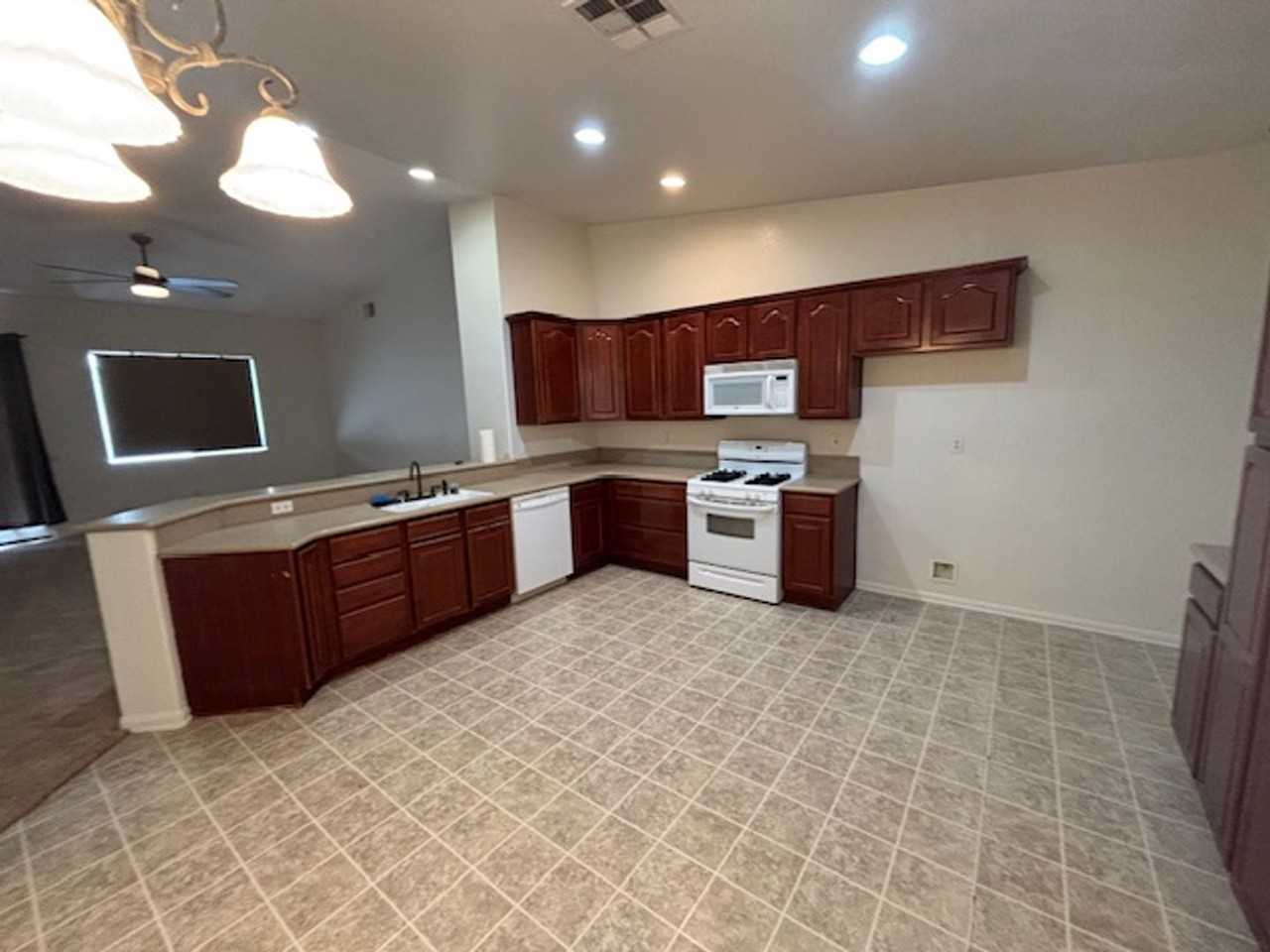 2887 Wensley Ave - Photo 2 of 12