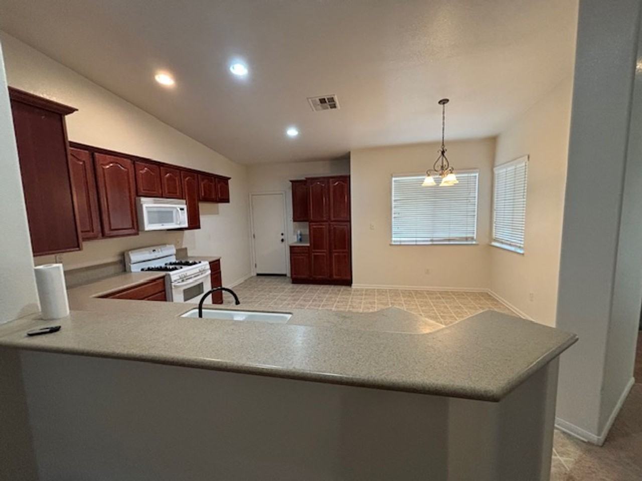 2887 Wensley Ave - Photo 3 of 12