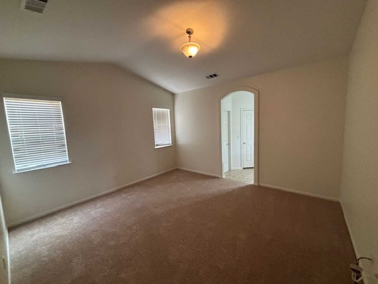 2887 Wensley Ave - Photo 7 of 12