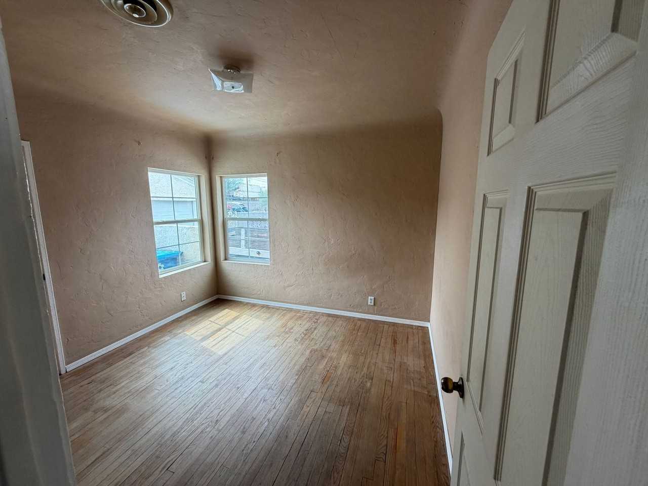 503 California Ave - Photo 5 of 28