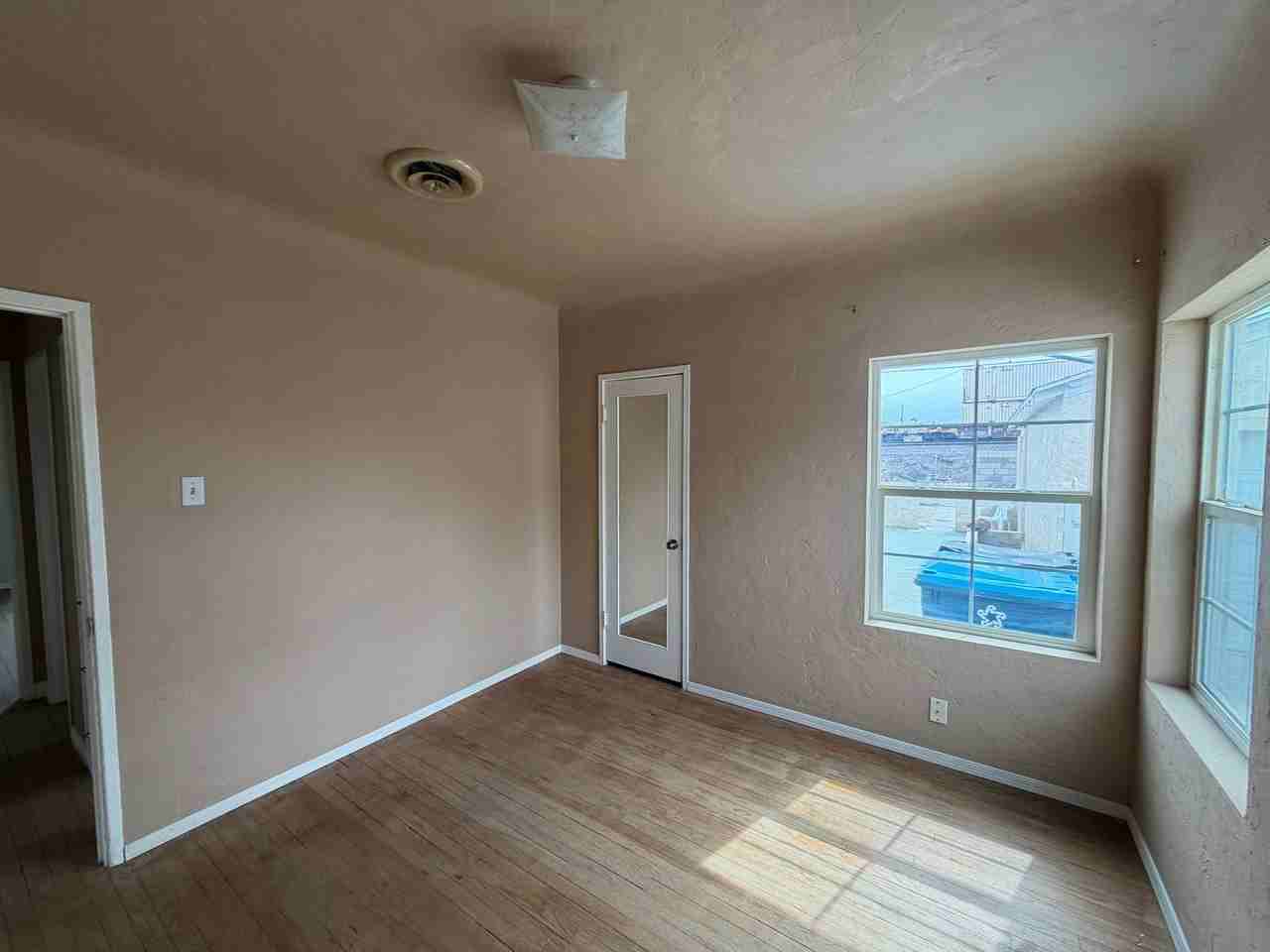 503 California Ave - Photo 7 of 28