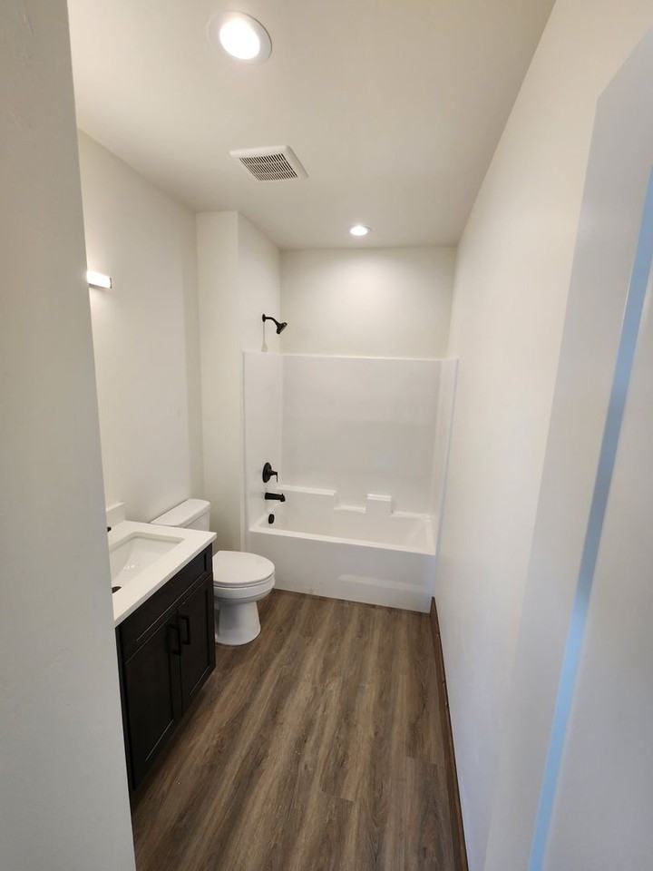 215 E 5th S - Photo 4 of 16