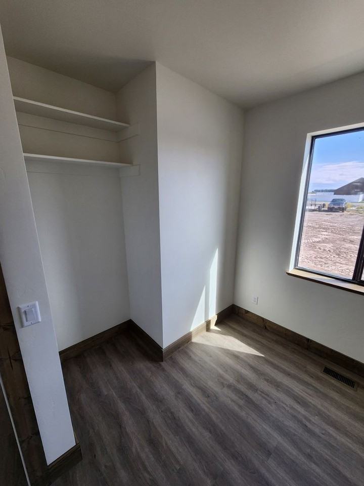 215 E 5th S - Photo 5 of 16