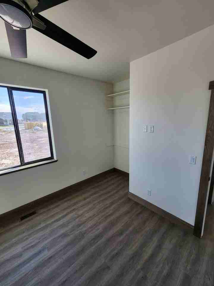 215 E 5th S - Photo 6 of 16