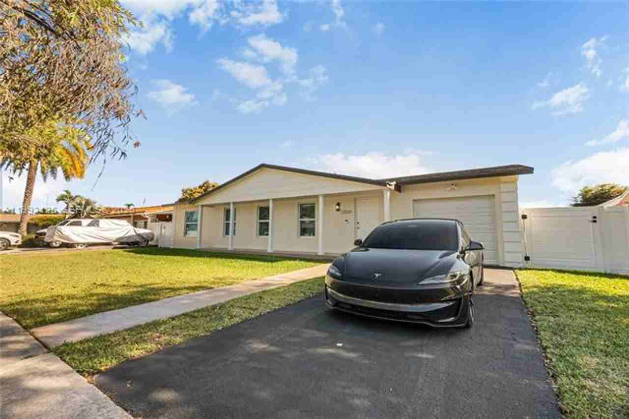 12020 Sw 108th St #12020 - Photo 2 of 18