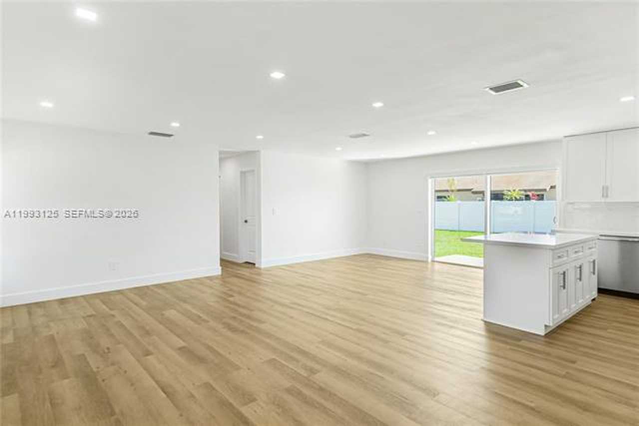 12020 Sw 108th St #12020 - Photo 5 of 18