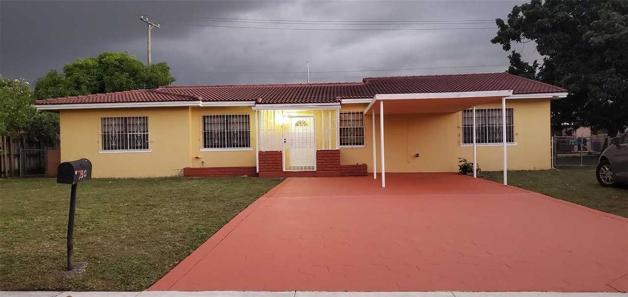 930 Ne 160th St - Photo 4 of 10