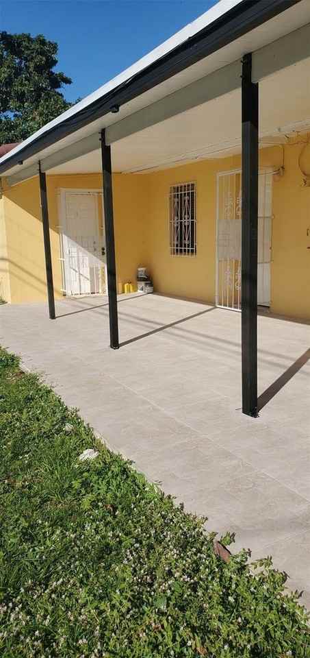 930 Ne 160th St - Photo 7 of 10