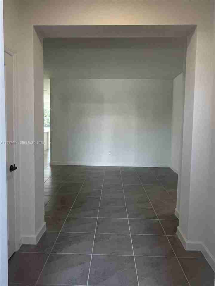 2422 Se 30th St - Photo 2 of 15