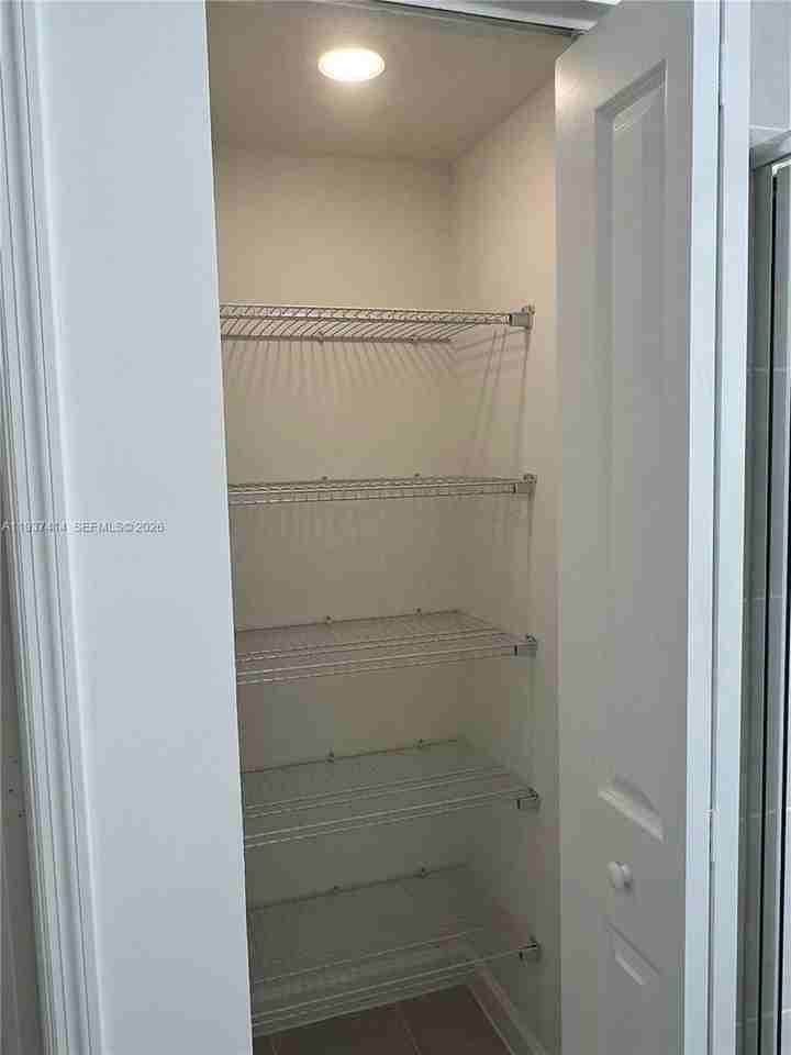 2422 Se 30th St - Photo 5 of 15