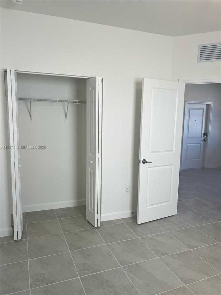 2422 Se 30th St - Photo 7 of 15