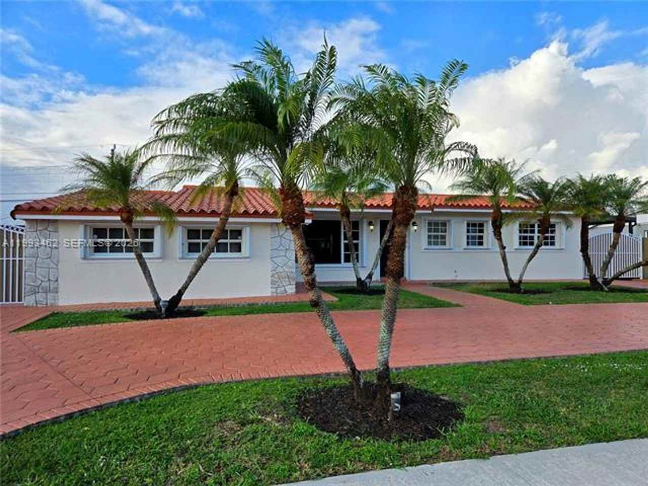 10475 Sw 42nd Ter #0 - Photo 2 of 32