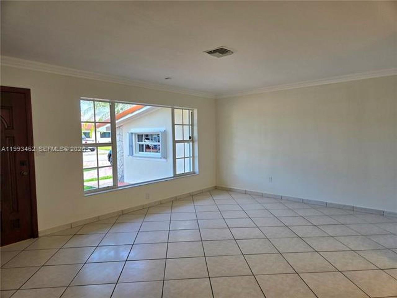 10475 Sw 42nd Ter #0 - Photo 5 of 32