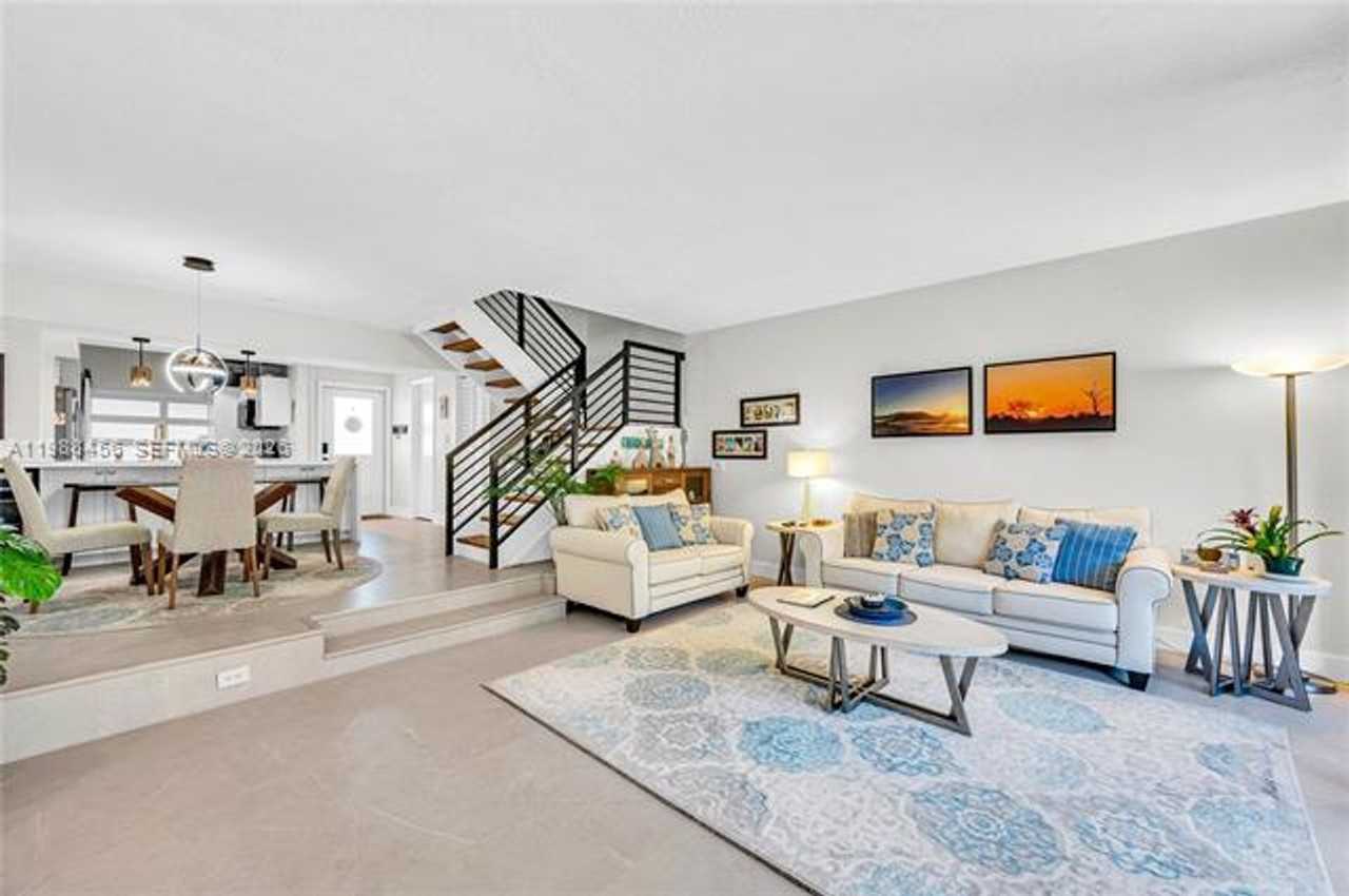 7018 7018 SW 53rd Ln th 7018 - Photo 2 of 47