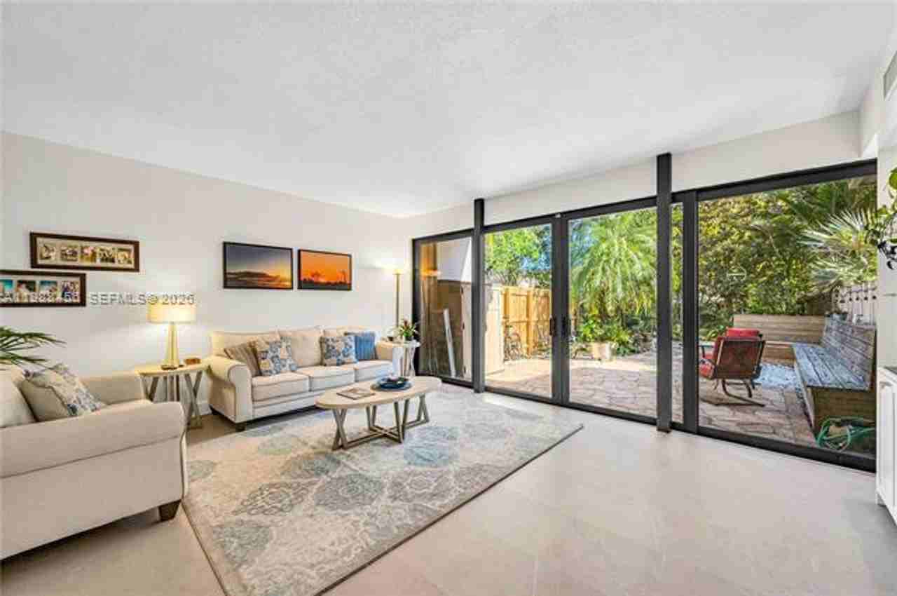 7018 7018 SW 53rd Ln th 7018 - Photo 3 of 47