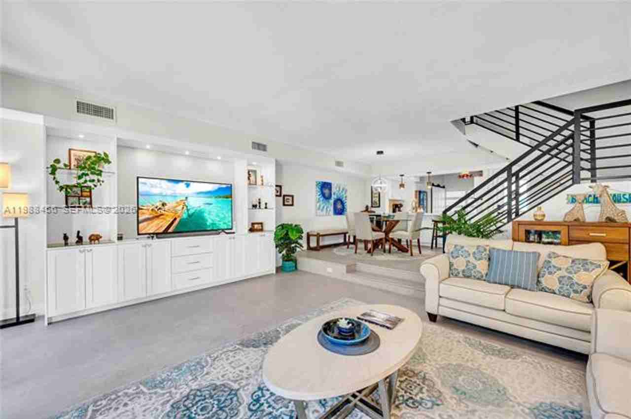 7018 7018 SW 53rd Ln th 7018 - Photo 5 of 47