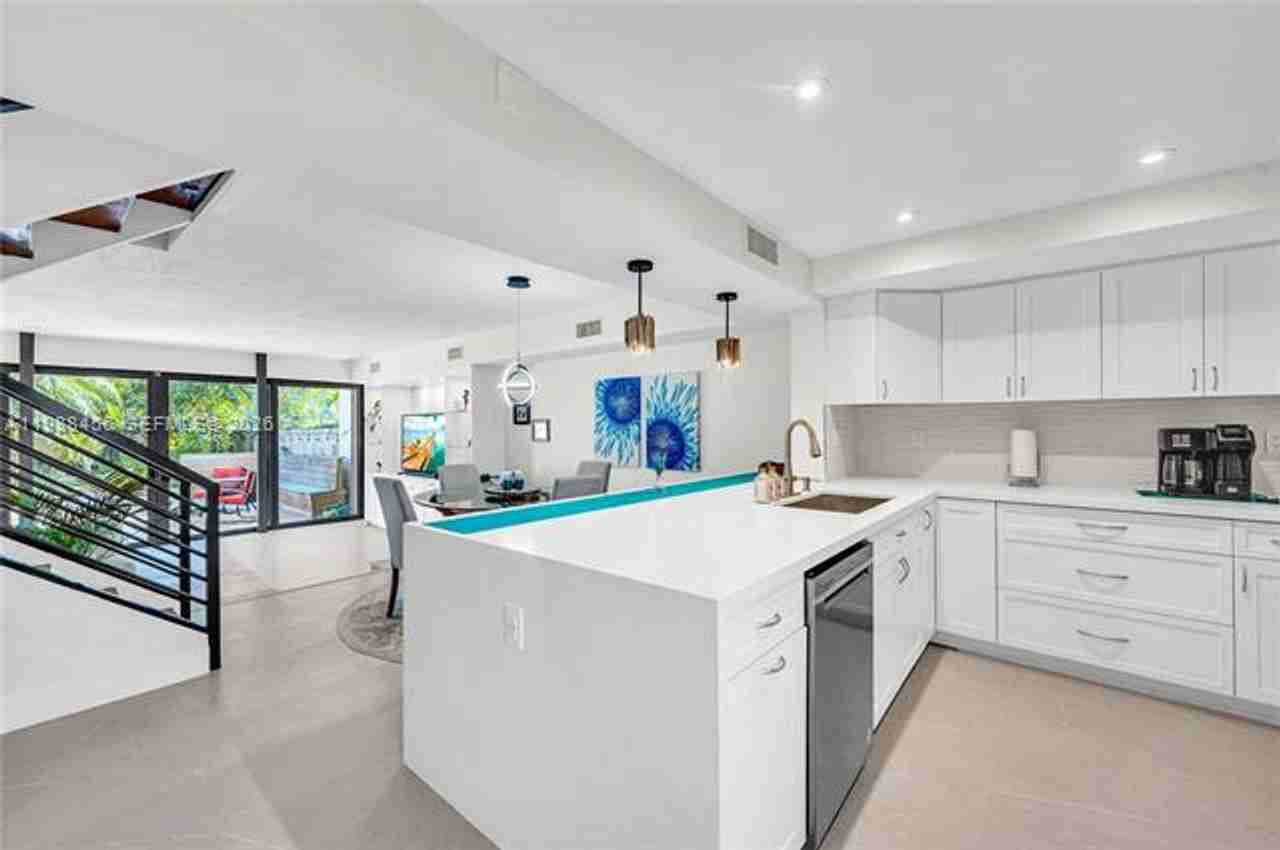 7018 7018 SW 53rd Ln th 7018 - Photo 7 of 47