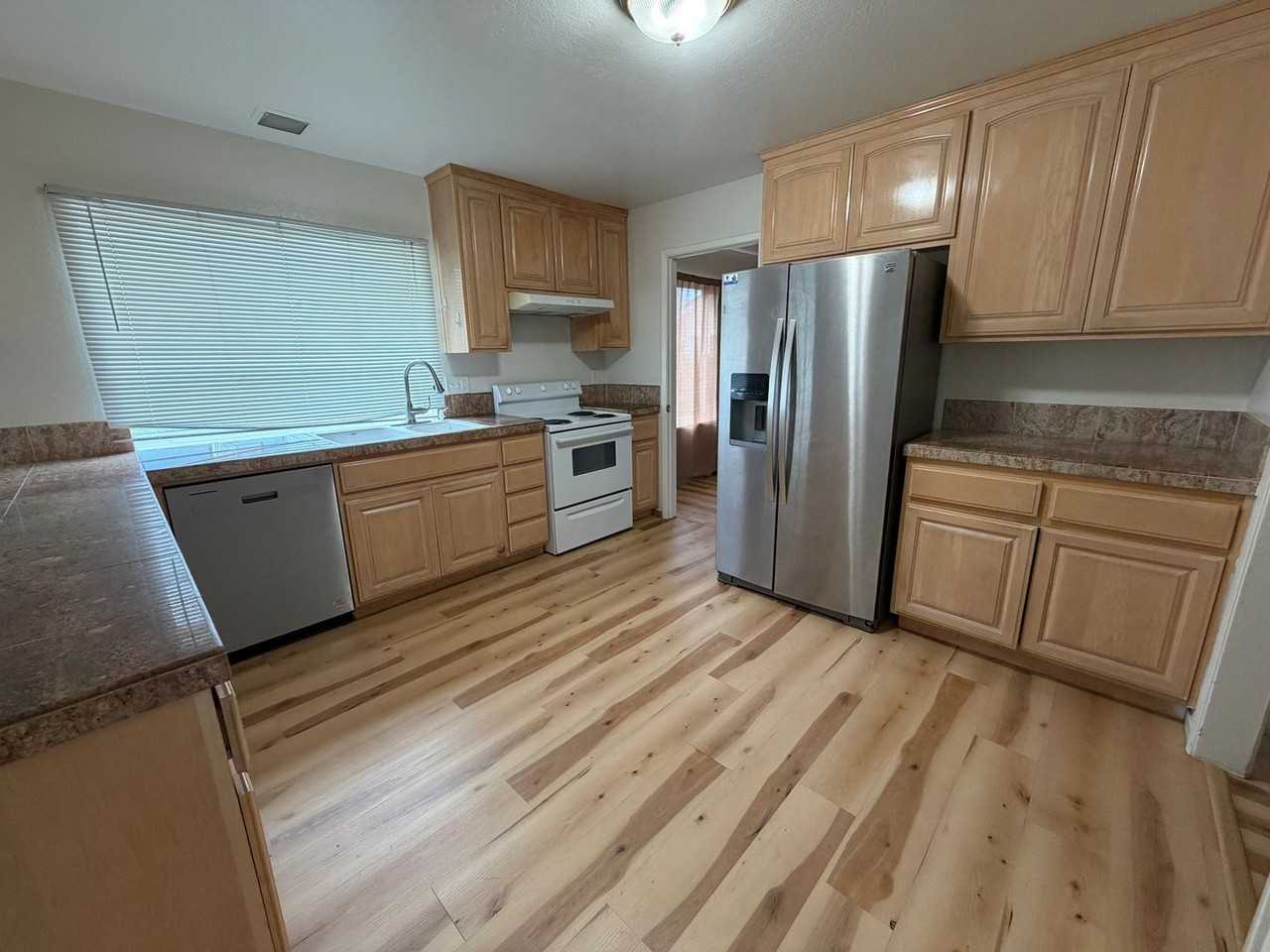 36565 Hereford St - Photo 3 of 20