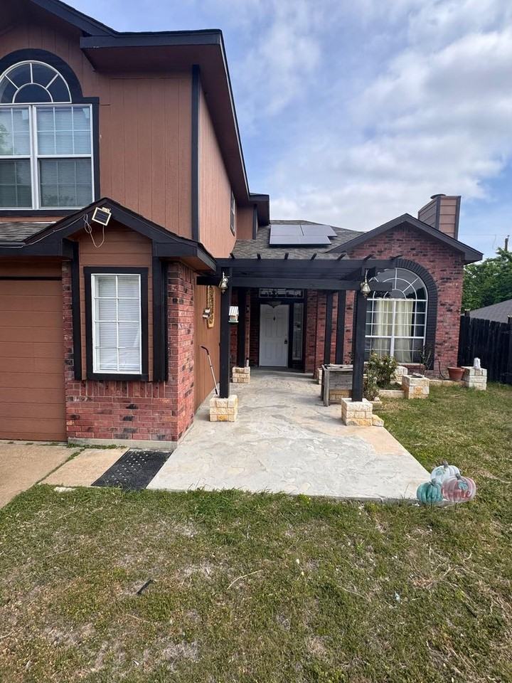 2305 Bluebonnet Dr - Photo 2 of 13