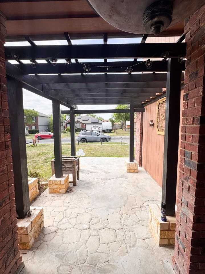 2305 Bluebonnet Dr - Photo 3 of 13