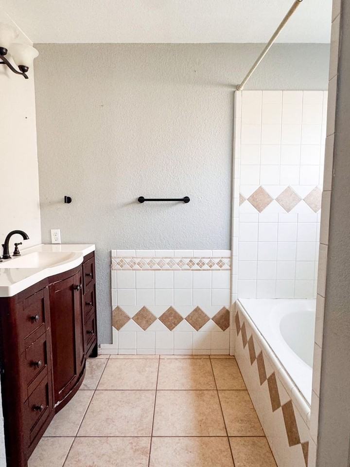 2305 Bluebonnet Dr - Photo 7 of 13