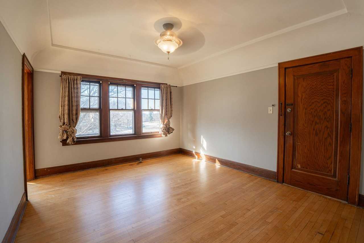 4202 W Martin Dr - Photo 5 of 11