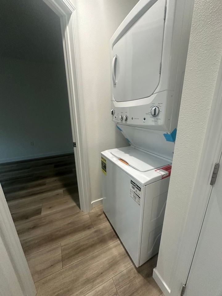 2411 2411 Seabright Avenue - Photo 4 of 9