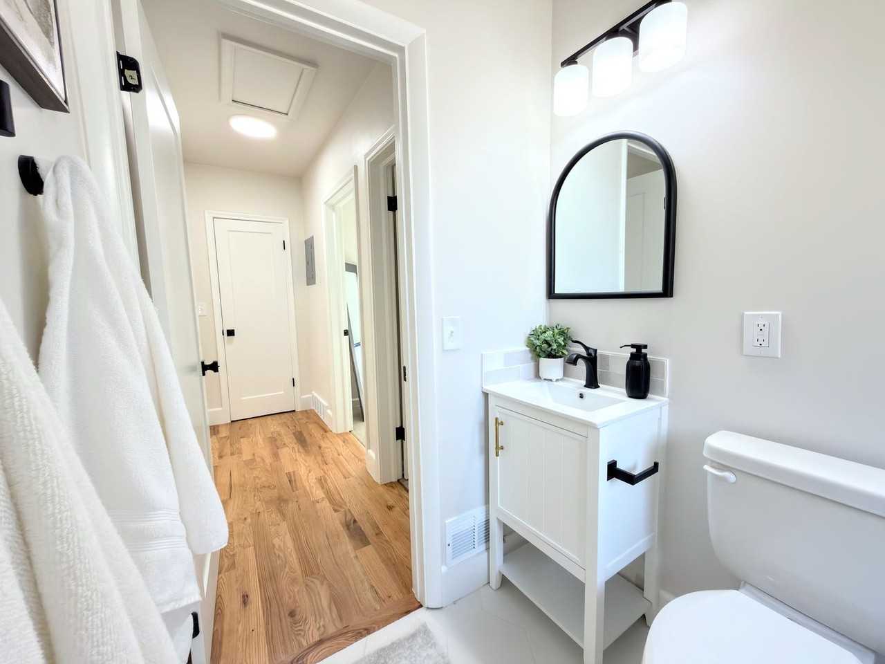 2754 S 300 E - Photo 7 of 39