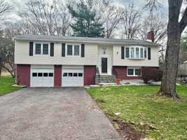 featured image of 29 Carriage Hill Ln