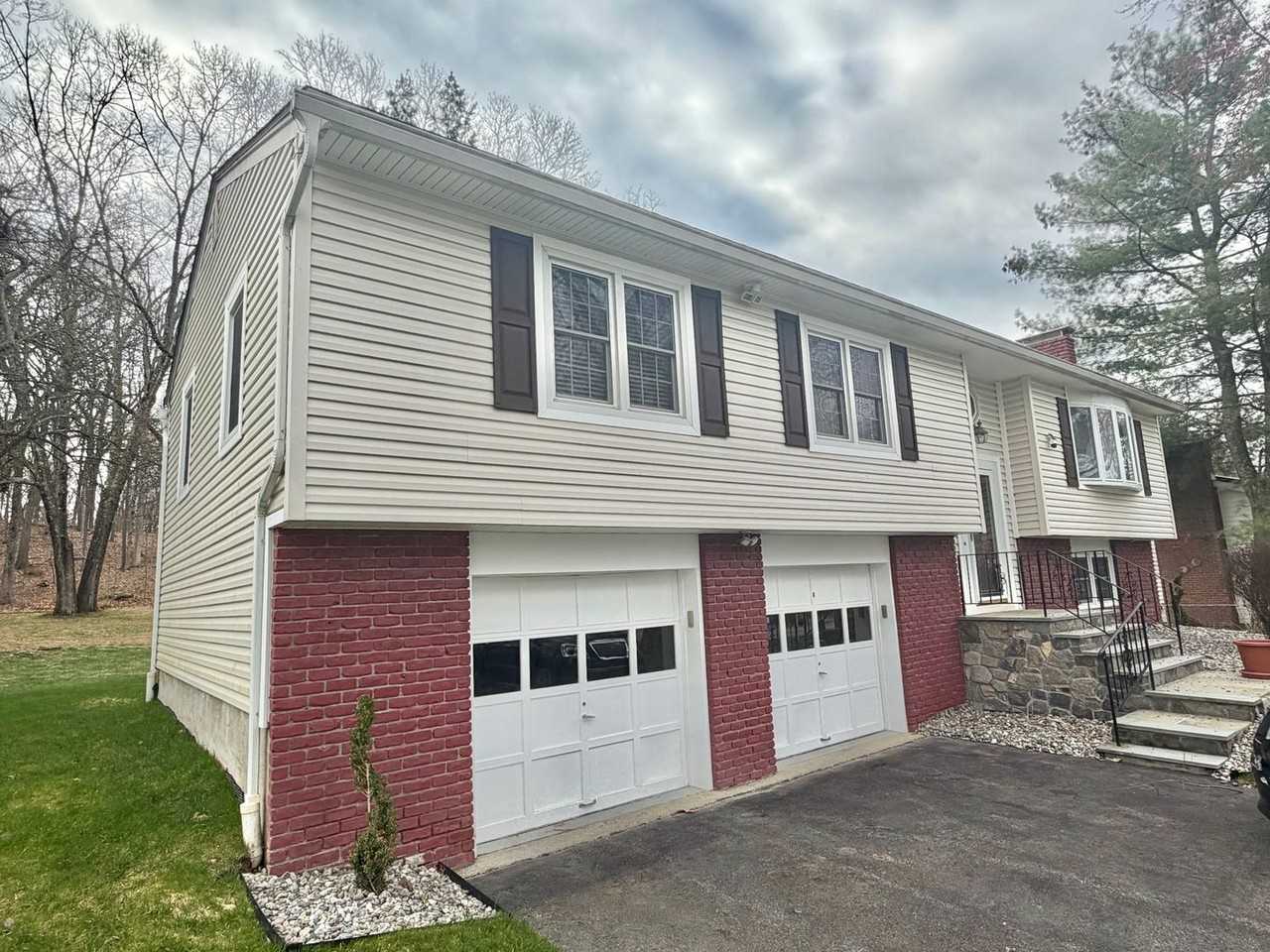 29 Carriage Hill Ln - Photo 2 of 28