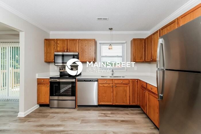 1039 Glenmont Rd - Photo 4 of 17