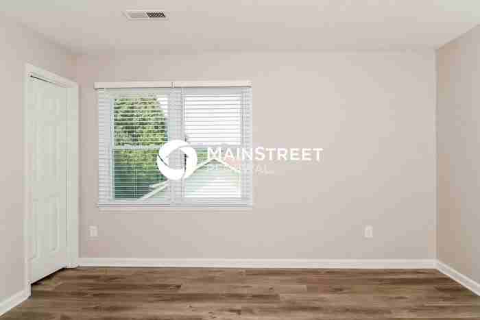 1039 Glenmont Rd - Photo 5 of 17