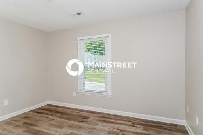 1039 Glenmont Rd - Photo 6 of 17