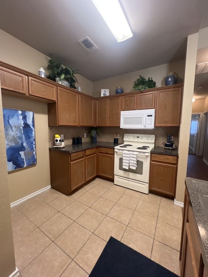 831 Hickory St - Photo 3 of 16