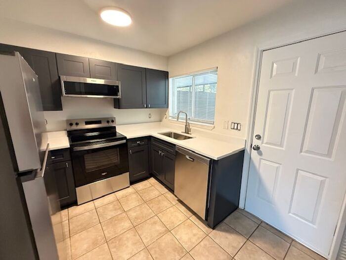 137 Garden Dr - Photo 2 of 15