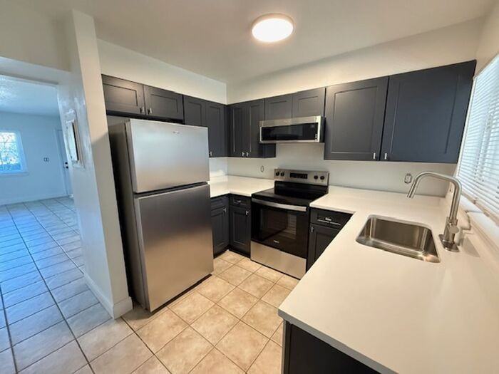 137 Garden Dr - Photo 3 of 15