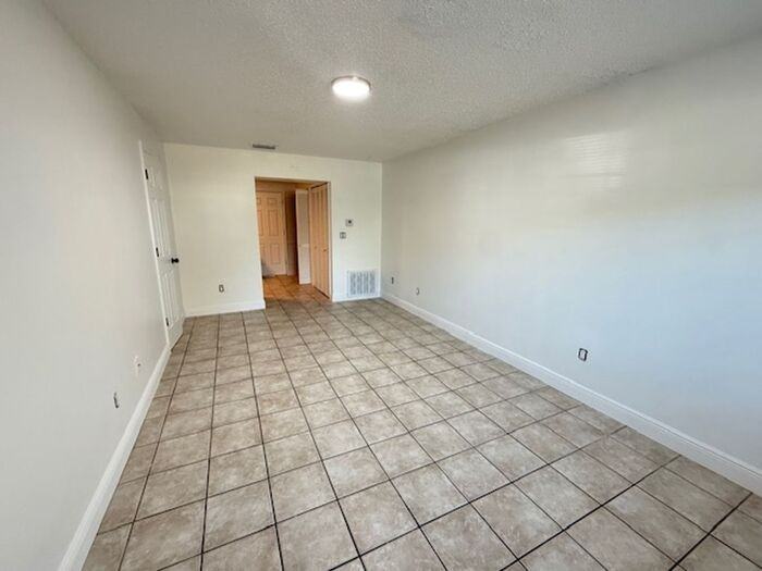 137 Garden Dr - Photo 4 of 15
