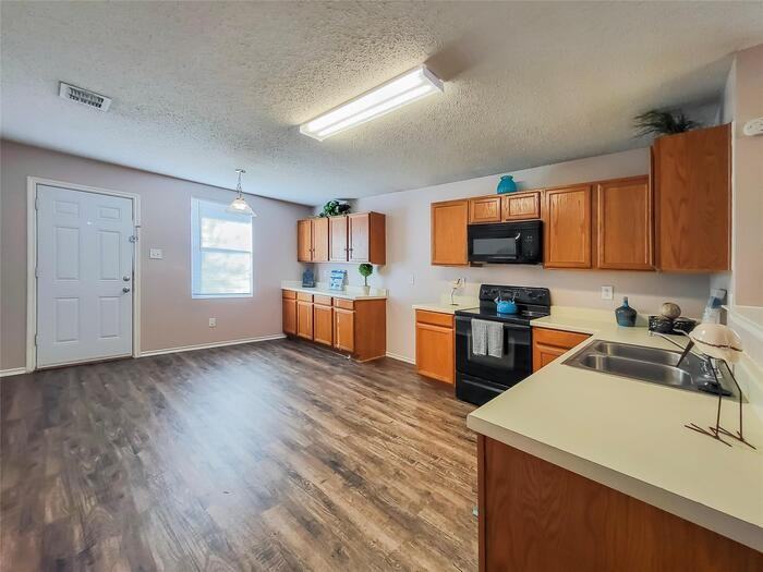 709 Granite Ridge Dr - Photo 5 of 15