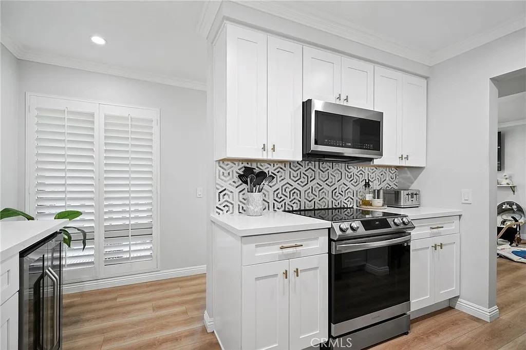 510 N Jackson St #301 - Photo 2 of 31