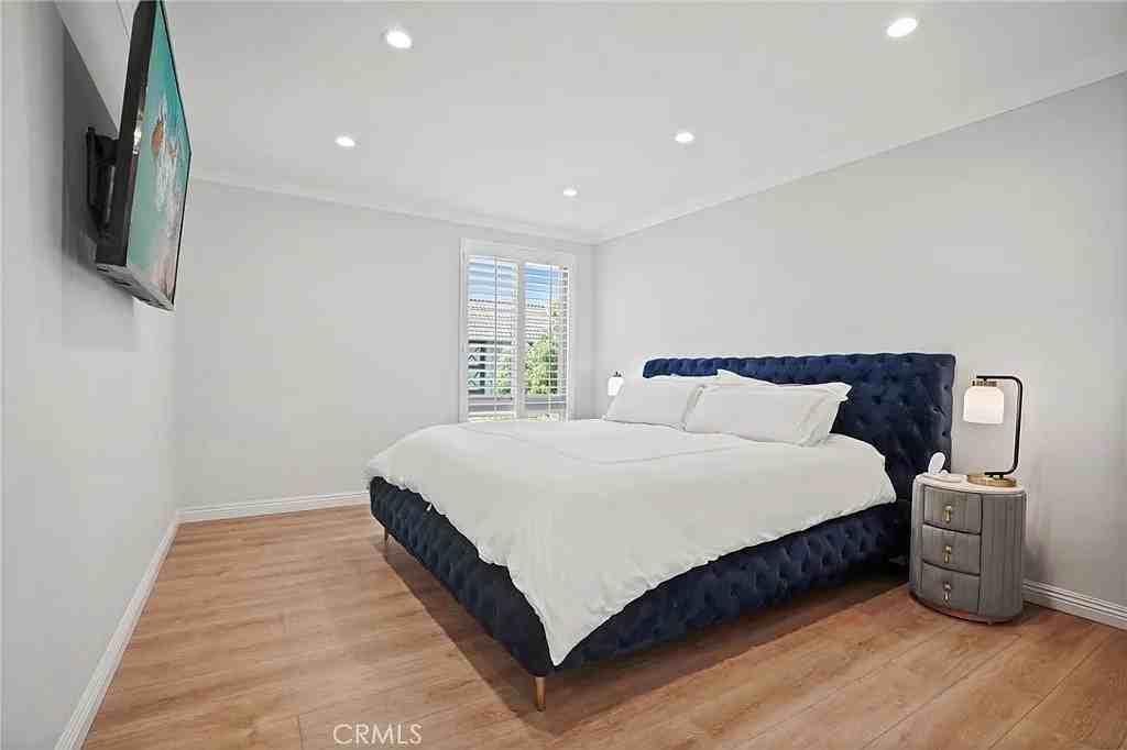 510 N Jackson St #301 - Photo 5 of 31