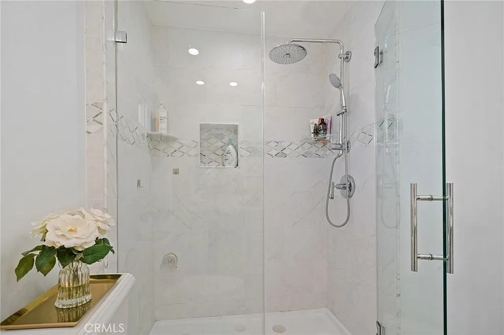 510 N Jackson St #301 - Photo 6 of 31