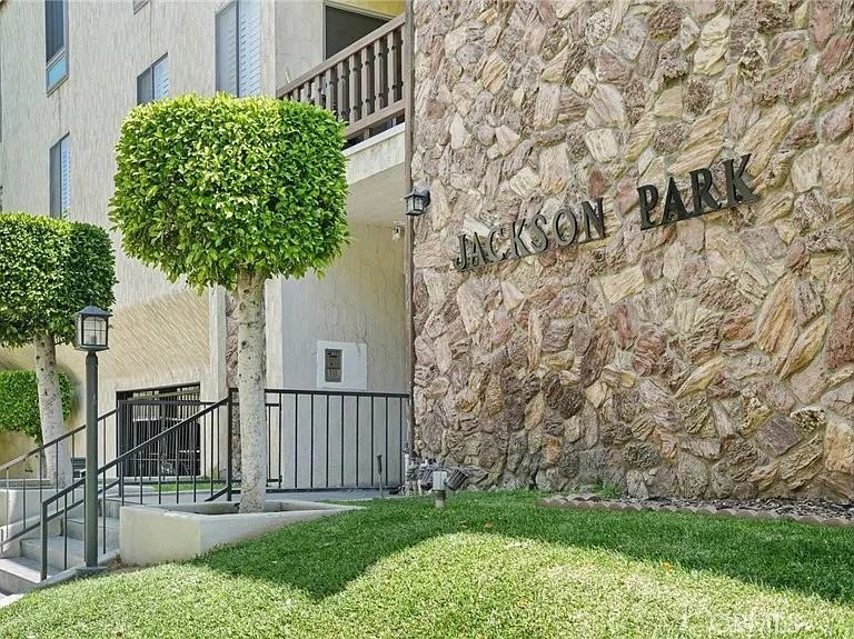 510 N Jackson St #301 - Photo 7 of 31