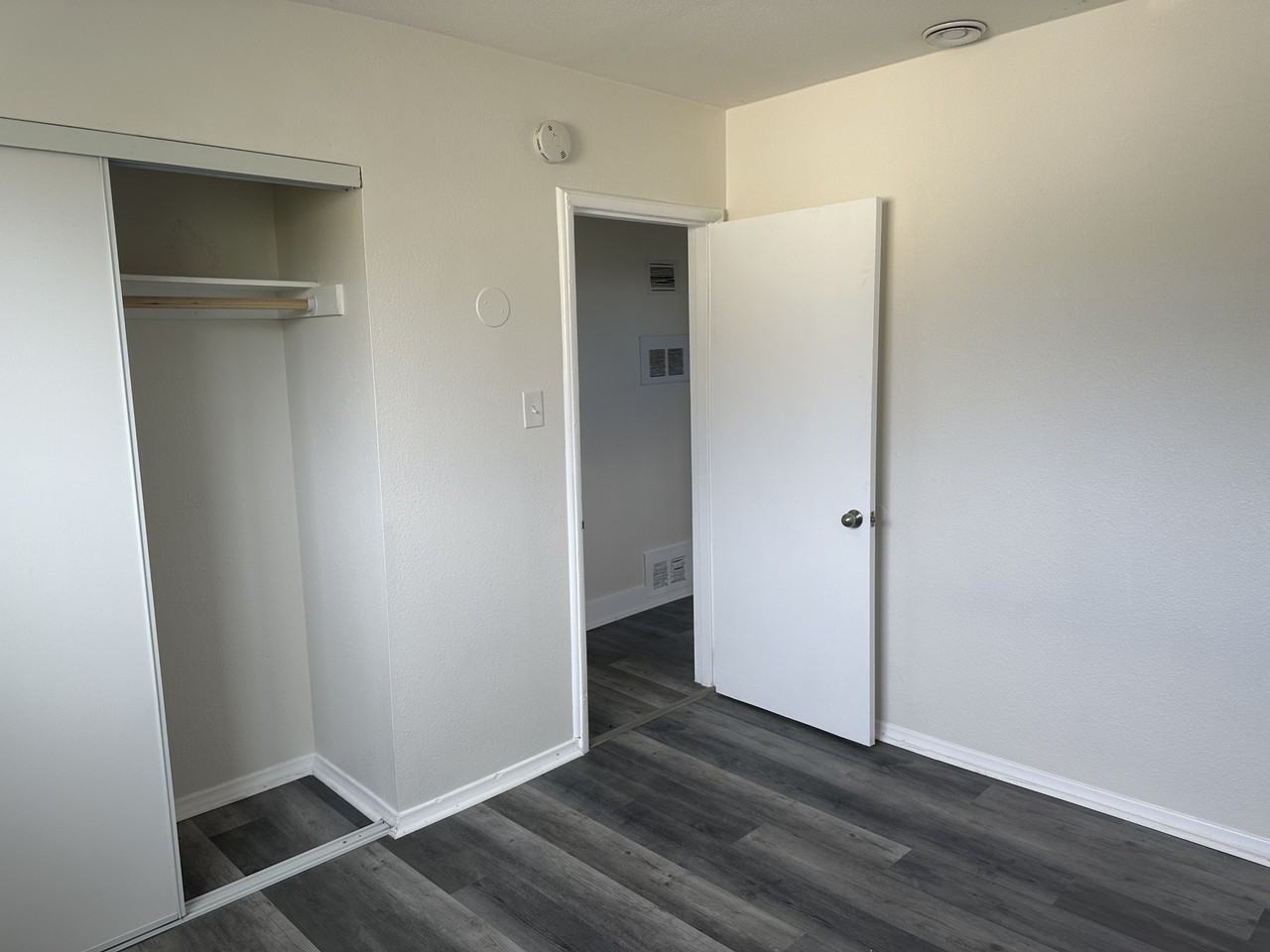 1023 Hewitt St #4 - Photo 4 of 7