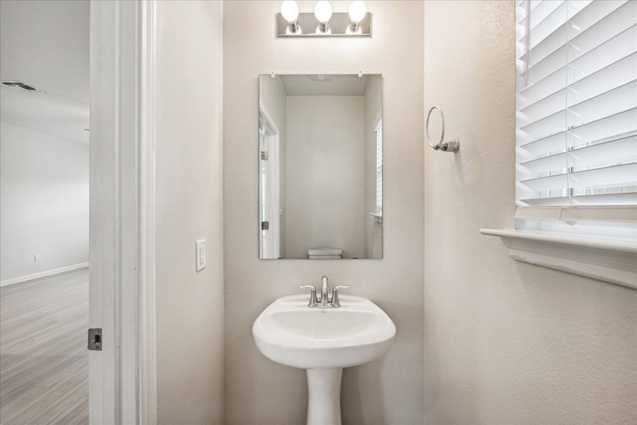 1044 Esplanade Pkwy #NA - Photo 5 of 21