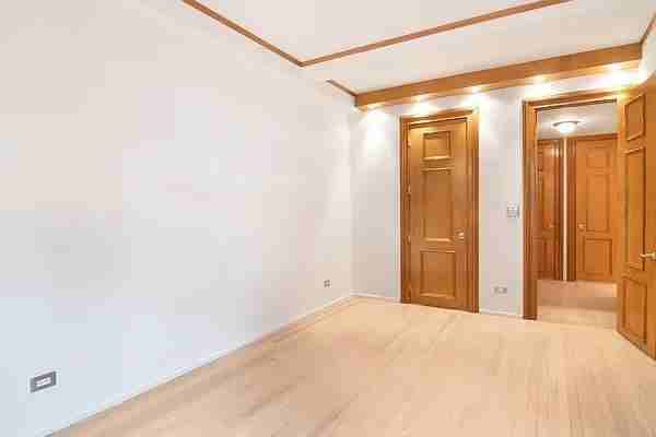 W 58th St #8L - Photo 5 of 18