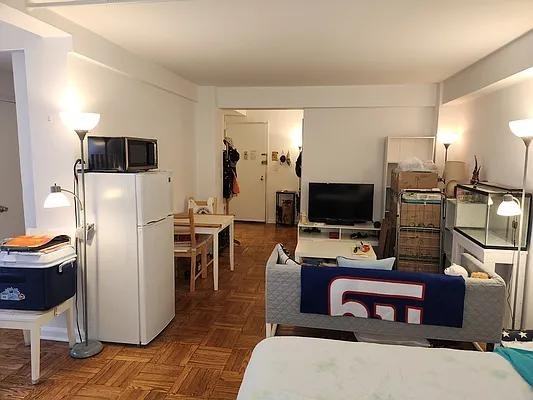 E 54th St #7J - Photo 3 of 20